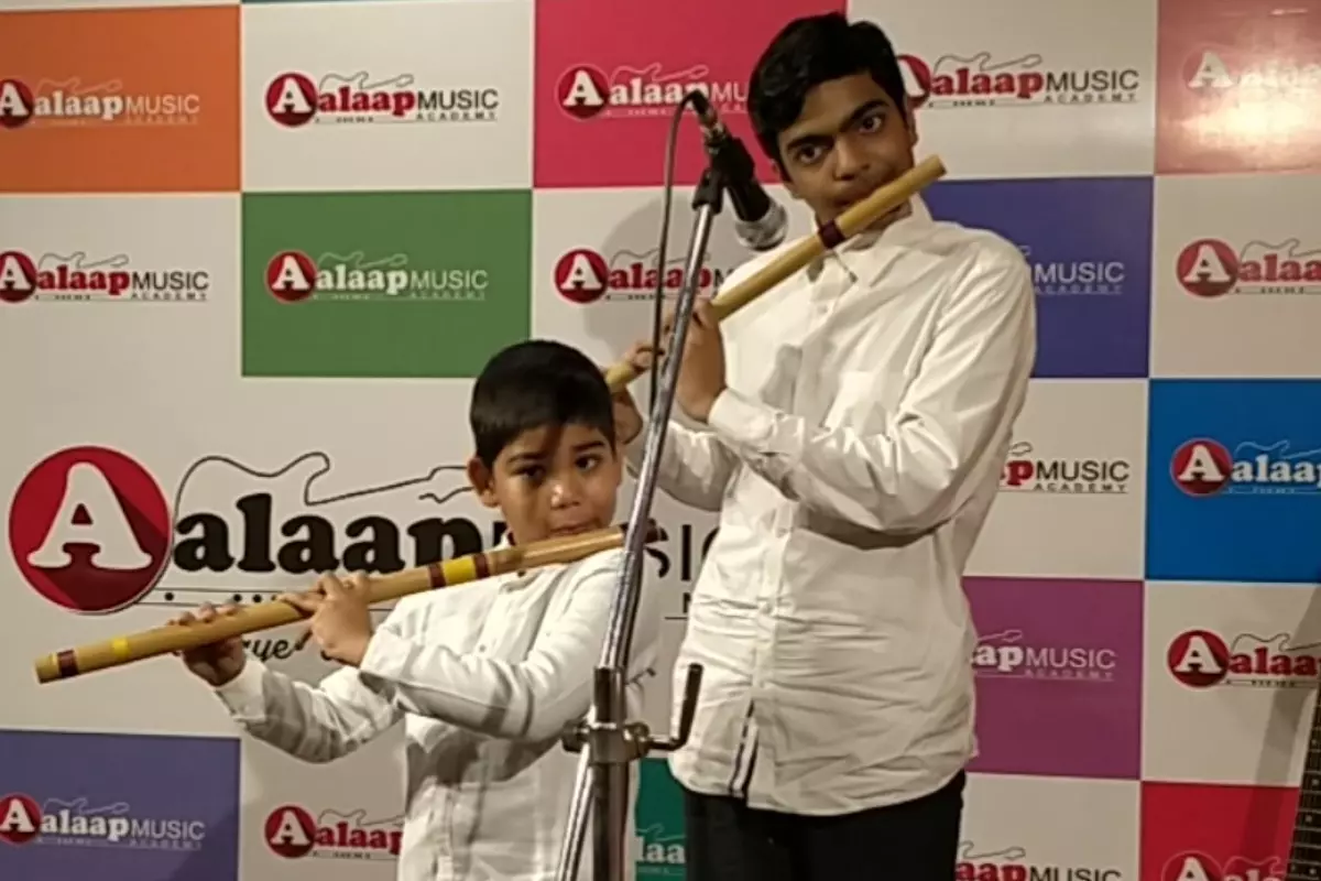 Stage performance by kids at Aalaap Music Academy